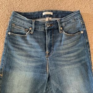 Good American high rise skinny jeans! Good Legs style. Runs big!